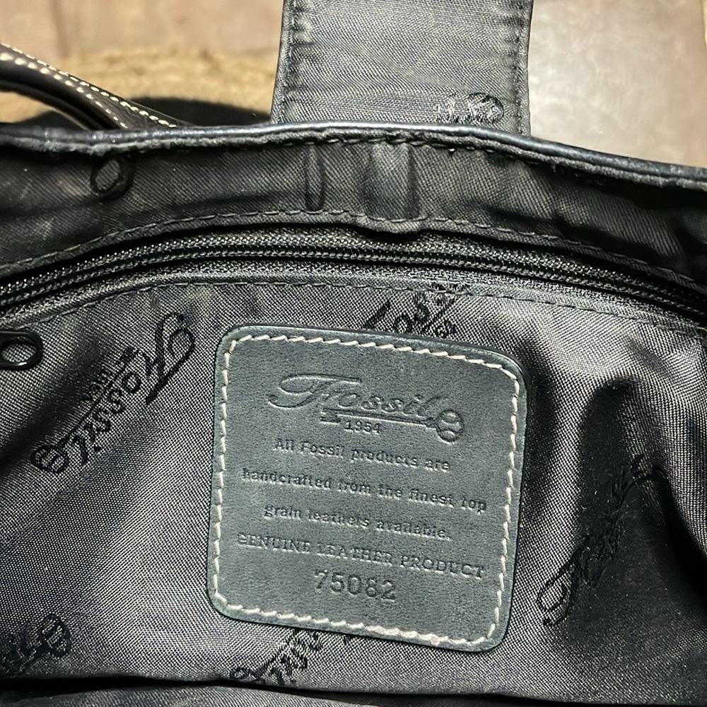 Fossil genuine leather black 4 compartment purse, gently used - Picture 9 of 11